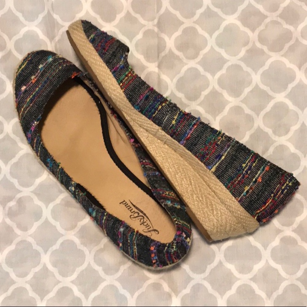 Lucky Bran Cali Style Embroidered Wedges